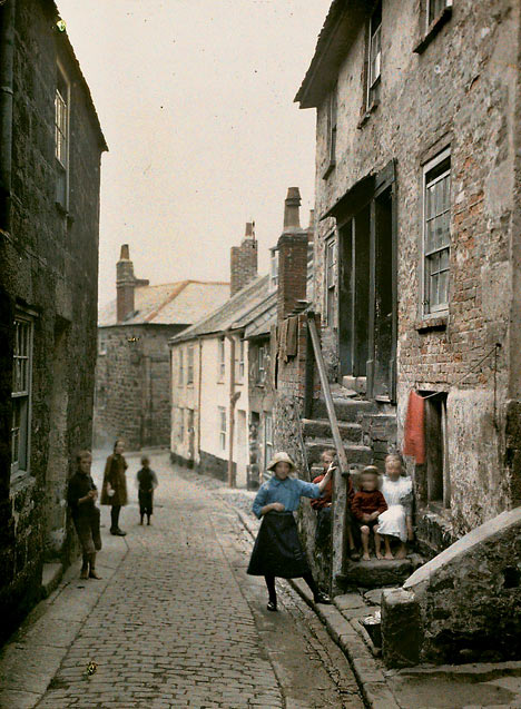 [children+in+street.jpg]