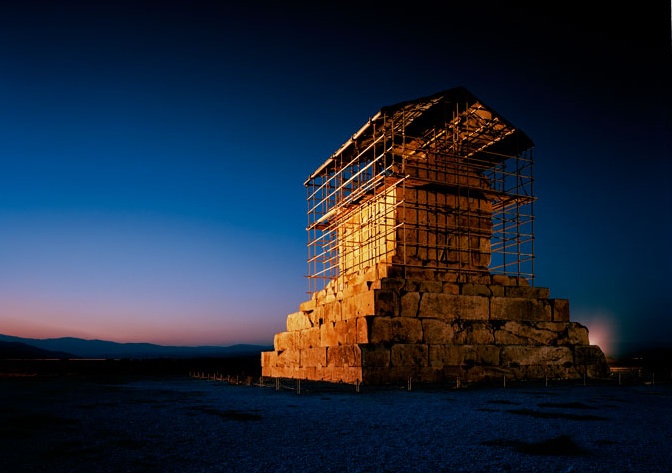 [tomb+of+Cyrus.jpg]