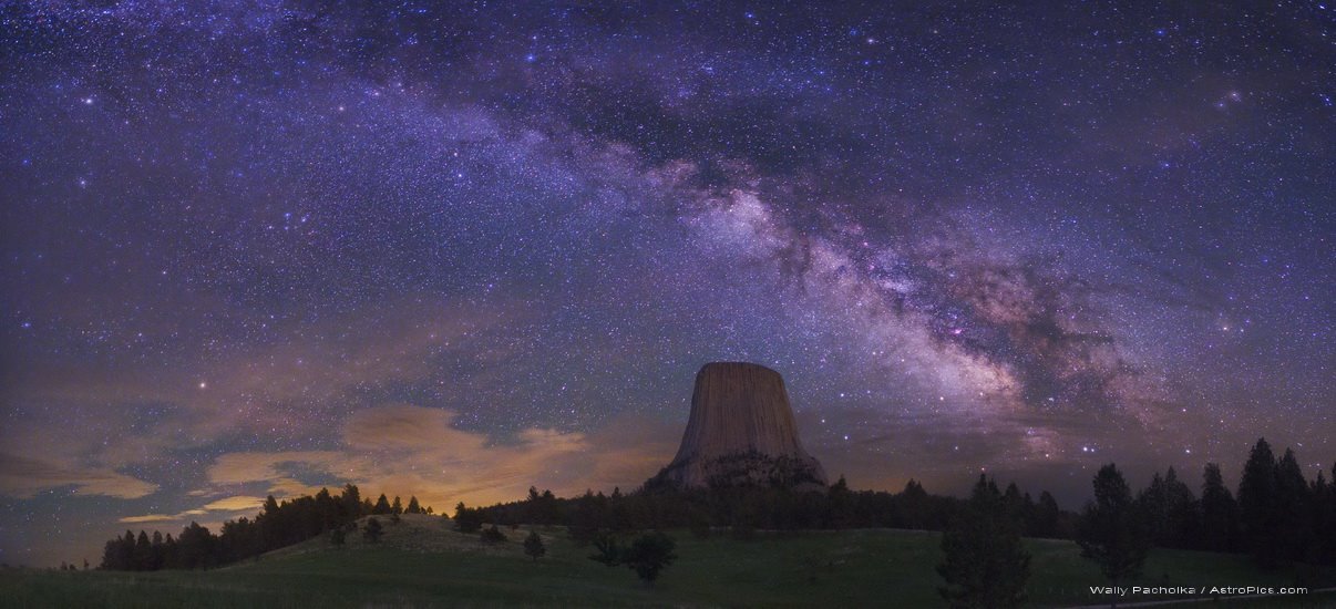 [Milky+Way+and+Devil's+Tower.jpg]