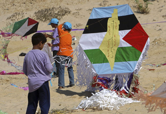 [Palestinian-kite-festival+middle.jpg]
