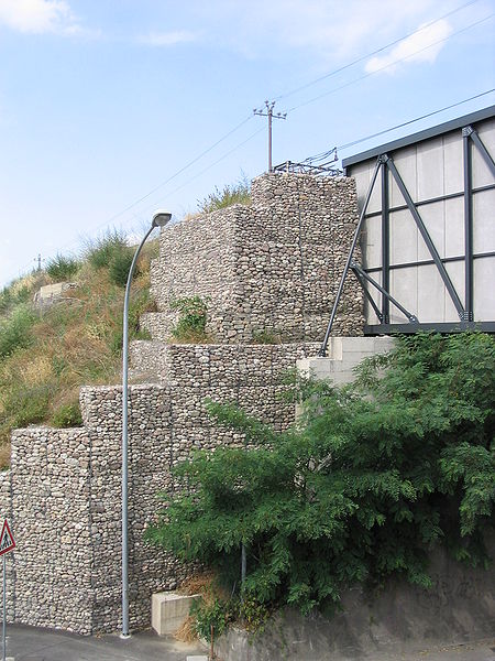 [gabions+modern.jpg]