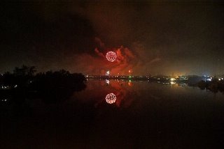 [firework+red.JPG]