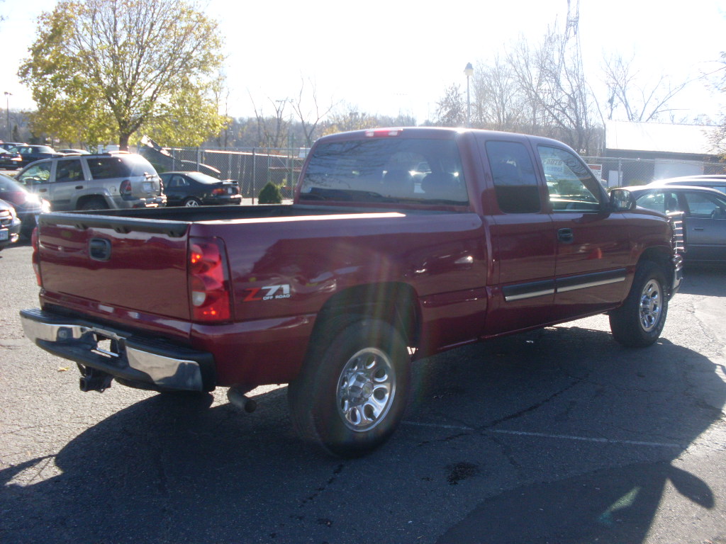 luisrideauto 2006 Chevrolet Silverado LT, Extended cab 4 door short box Vortec V8 140K Miles!!!