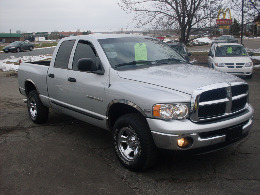 luisrideauto 2004 Dodge Ram SLT, Crew cab with 4 door 4x4 5.7 Liter
