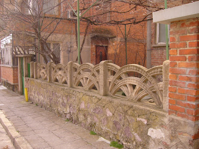 A Yambol Moulded Concrete Garden Wall