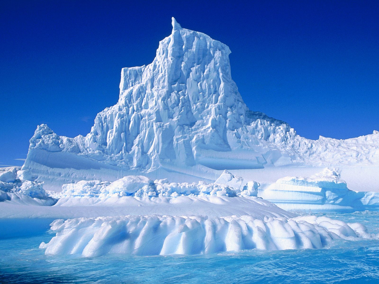 [Eroded+Iceberg+in+the+Lemaire+Channel,+Antarctica-783469.jpg]