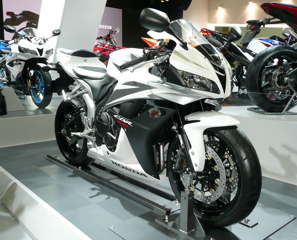 BEST DESKTOP WALLPAPERS FREE: HONDA CBR 600