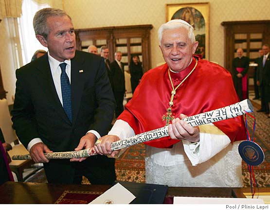 [mn_bush_pope_2.jpg]