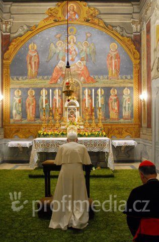 [B16+small+chapel.jpg]