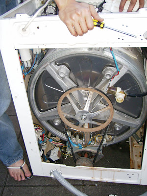Random Ramblings: How to dismantle a washing machine...