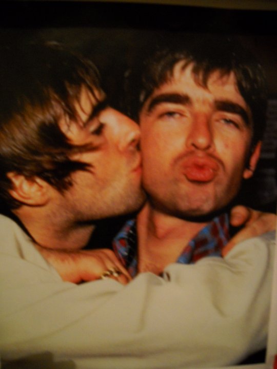 Oasis+together+Gallagher.jpg