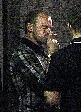 [Obrazek: Rooney+smoking+drinking+urinating.jpg]