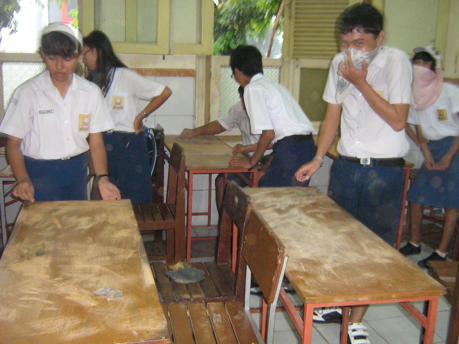 Kesiswaan SMP Yoannes XXIII Semarang Peka Lingkungan Sekolah