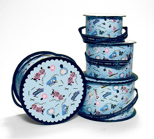 [blue+hat+boxes.jpg]