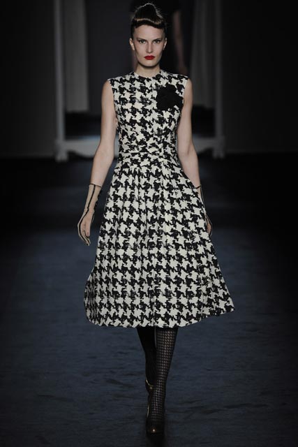 [Prints-Moschino-112+DOGTOOTH.jpg]