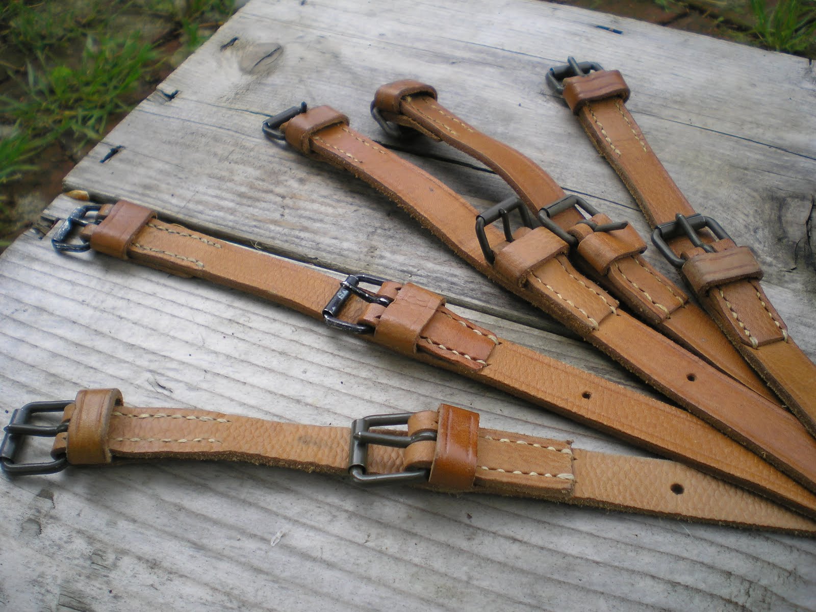 Four Bees: Czechoslovakian Mess Kit Straps