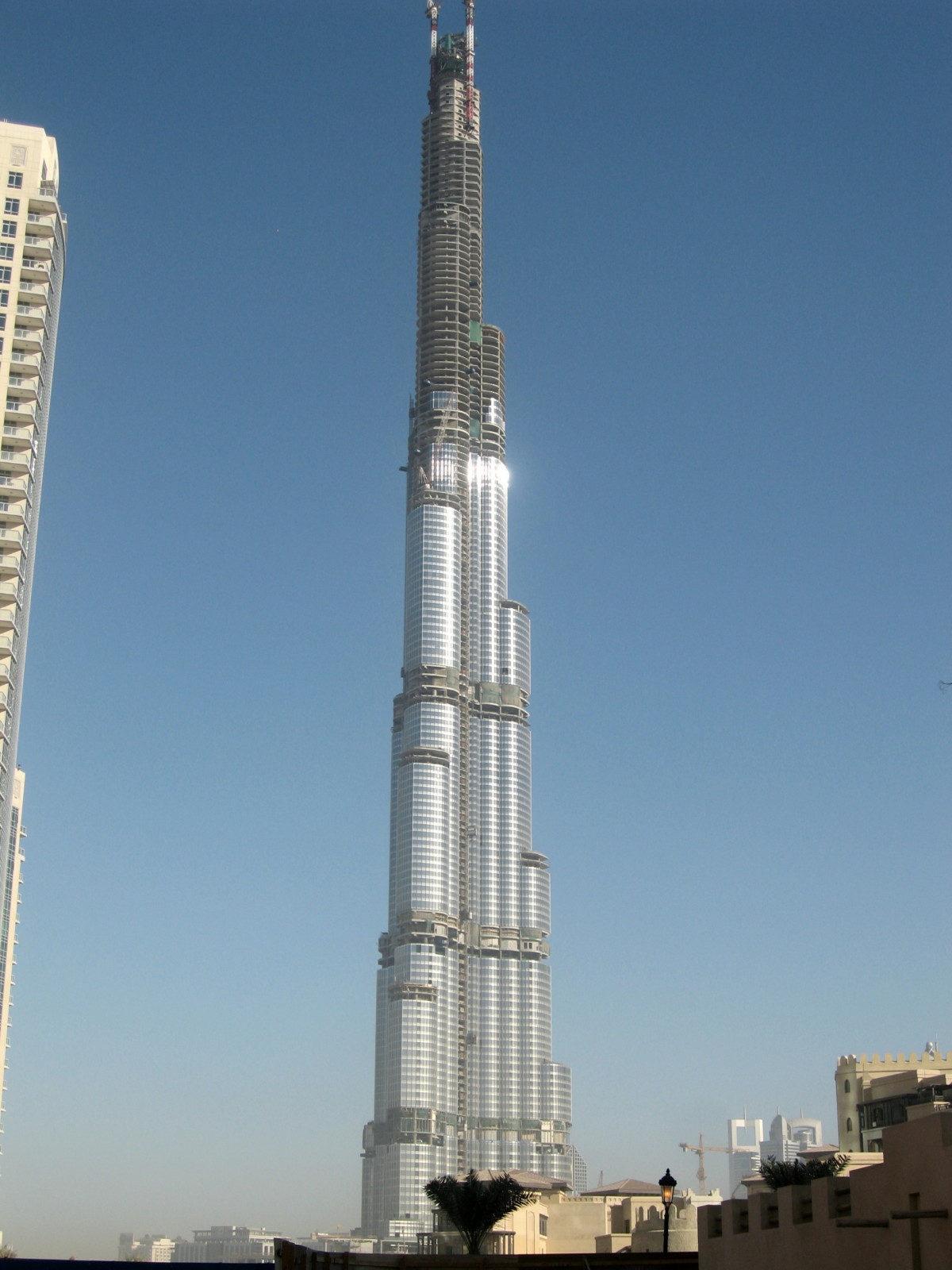 Какая высота у бурдж халифа. Бурдж Халифа 2008. Бурдж-Халифа высота башни. Высота Бурдж Халифа в Дубае. Tall Tower Дубай.
