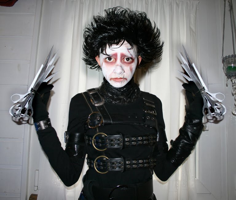 Edward Main D Argent Olivier MORETTI: Costume "Edward aux mains d'argent"