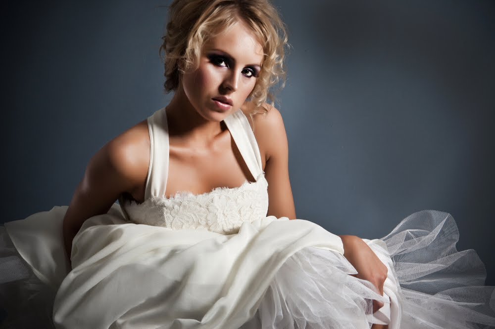 BRIDE CHIC: THE BOMBSHELL BRIDE: GOING FOR A SEXY LOOK ON YOUR WEDDING DAY