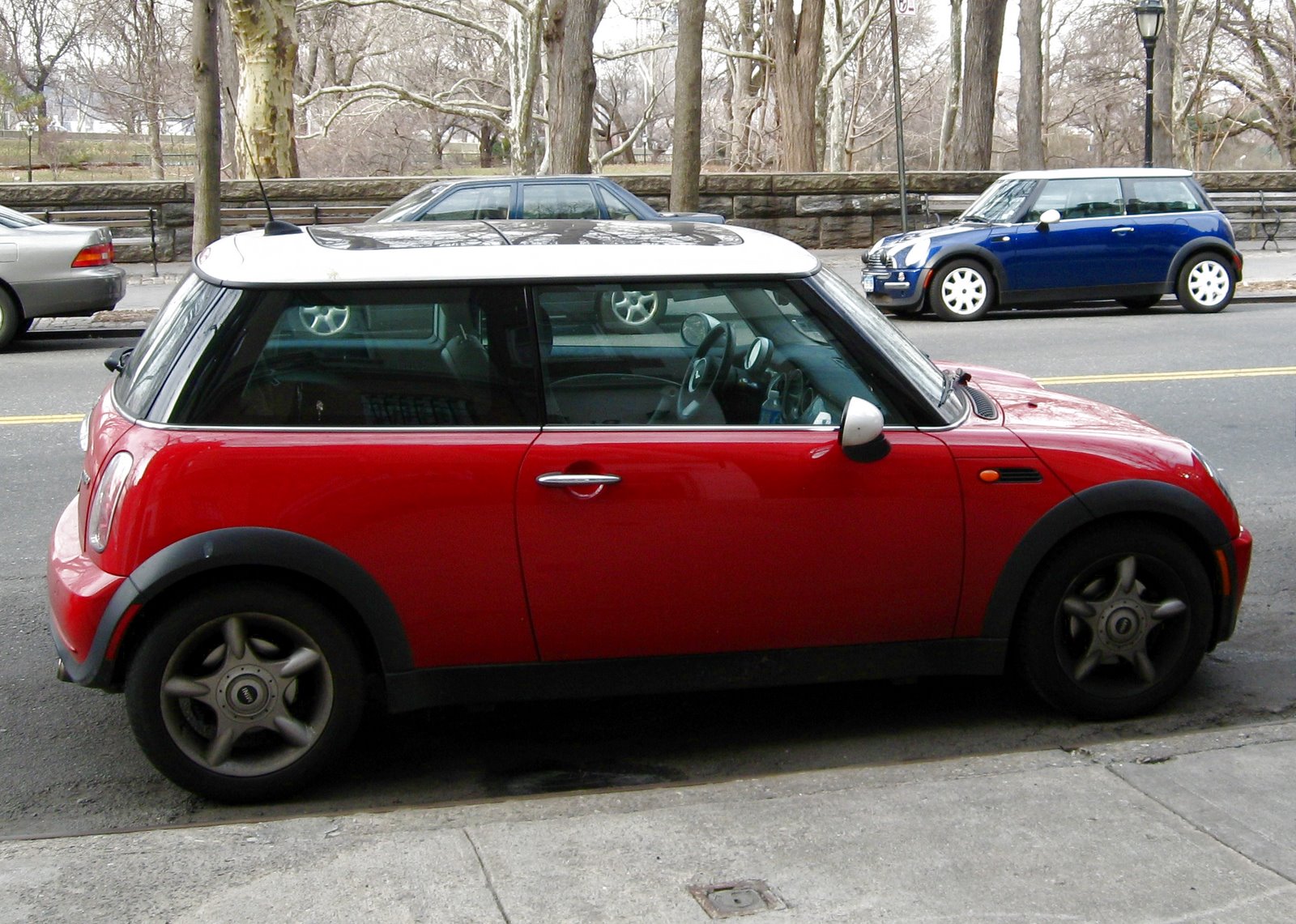 [parallel_minicoopers_2.jpg]