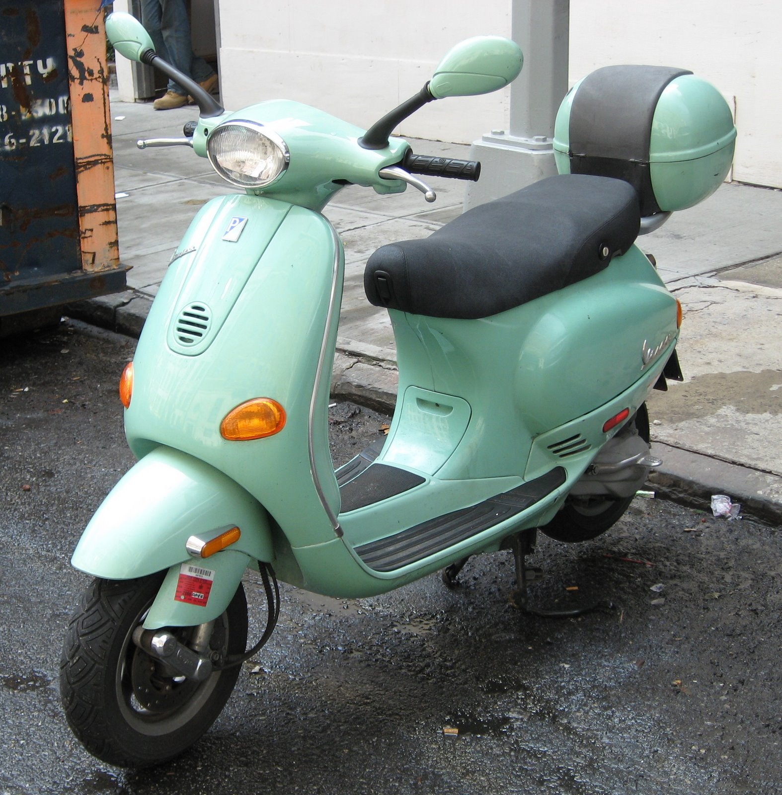 [green_vespa.jpg]