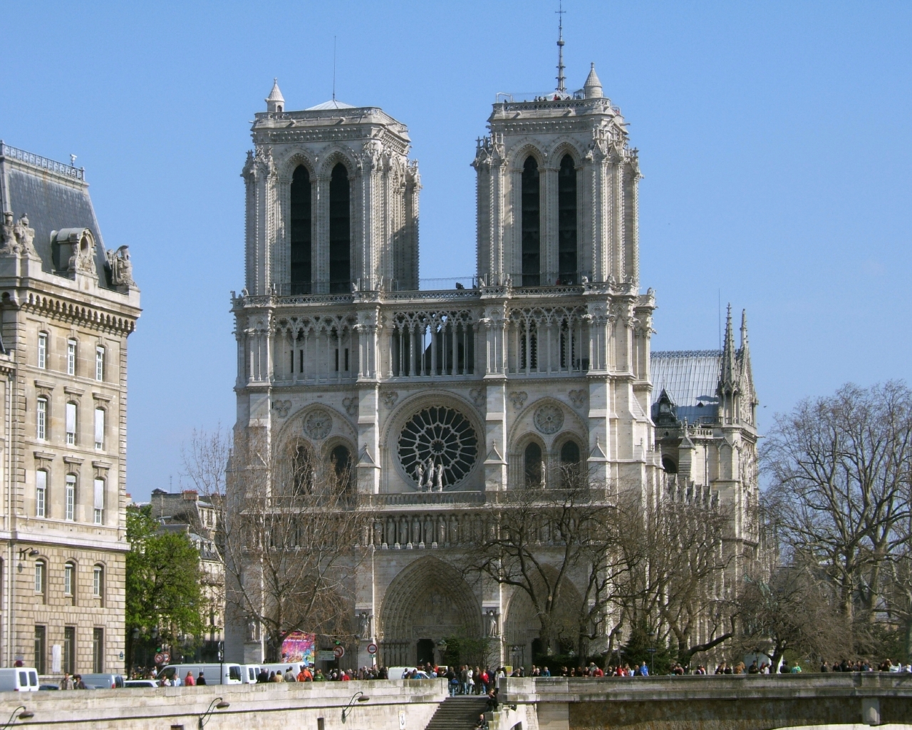 [notre_dame_cathedral_2.jpg]