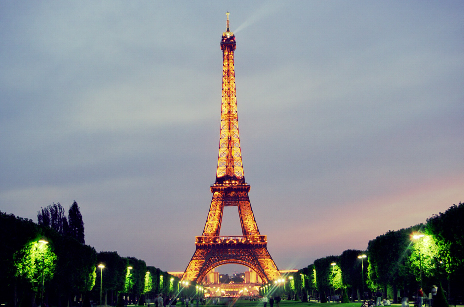 [eiffel_tower_3.jpg]