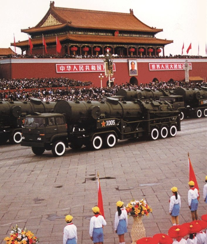 [forbidden_city_parade_2.jpg]