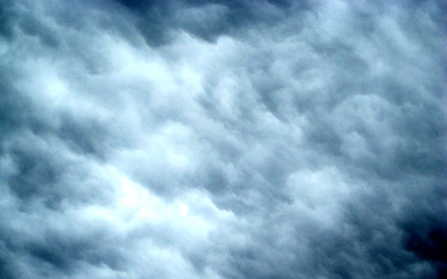 [storrmclouds_1440_900.jpg]