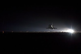 El Endeavour regresa a casa tras completar con éxito la ampliación de la ISS