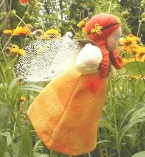 [evi-doll-yellow-flower-fairy-300x325.jpg]