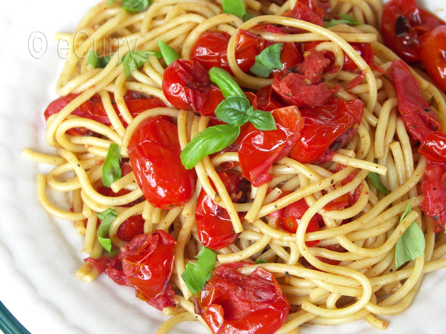 [Pasta+with+Charred+Skillet+tomatoes+3.jpg]