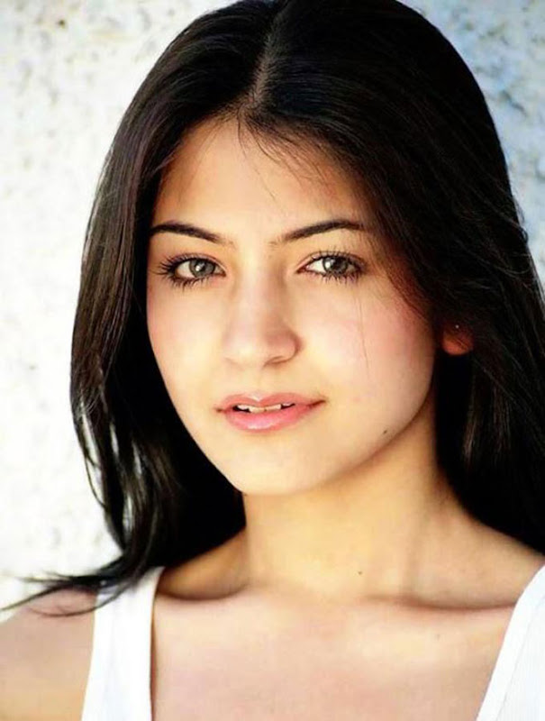Anushka Sharma Wallpapers Gallery big  show