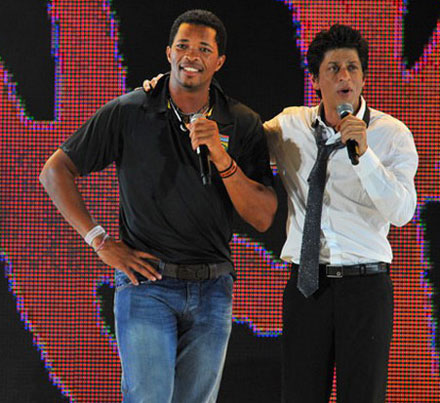 Malaika, Priyanaka, SRK entertaining Crowd in SA