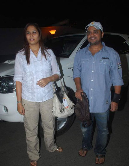 Bolly Celebs leave for Zee Awards 2011 in Singapore