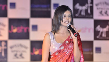 Desi Indian Models Walk in Sexy Sarees on Ramp