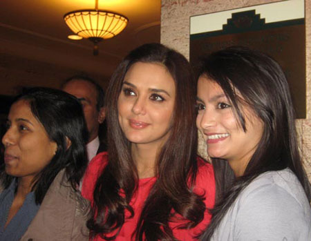 Preity Zinta with Fans in Toronto for IIFA