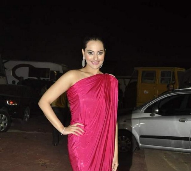 Sonakshi Sinha in Red Gown at Stardust Awards 2011 