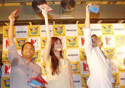 Anushka Sharma, Ranveer Singh at 'Band Baaja Baaraat' DVD launch