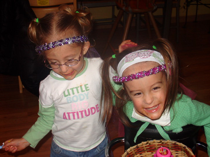 [2008.01.17HandEPrincesses1.jpg]