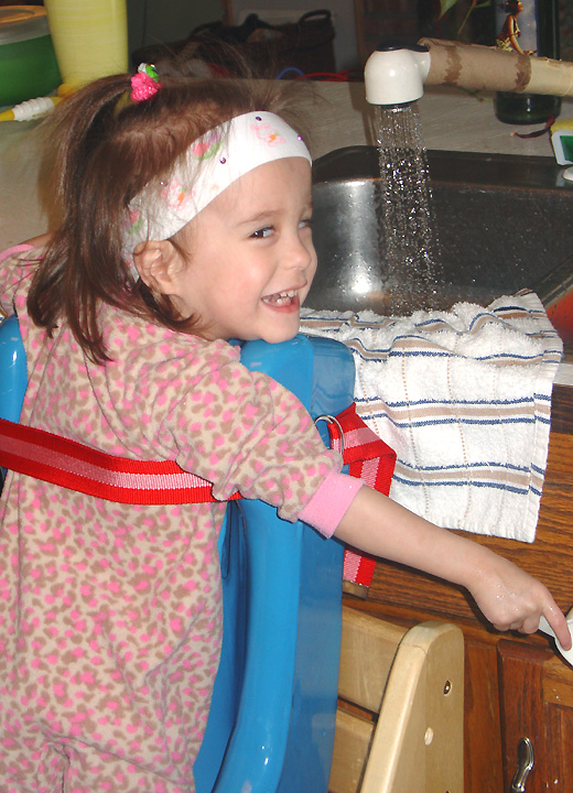 [2007.04.08EdenWashingDishes1.jpg]