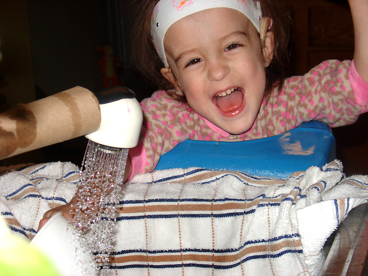 [2007.04.08EdenWashingDishes2.jpg]