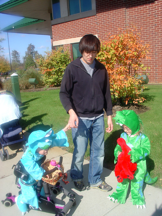 [2007.10.20DaddyandDinos.jpg]