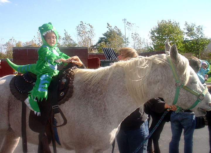 [2007.10.20Dinoonahorse.jpg]