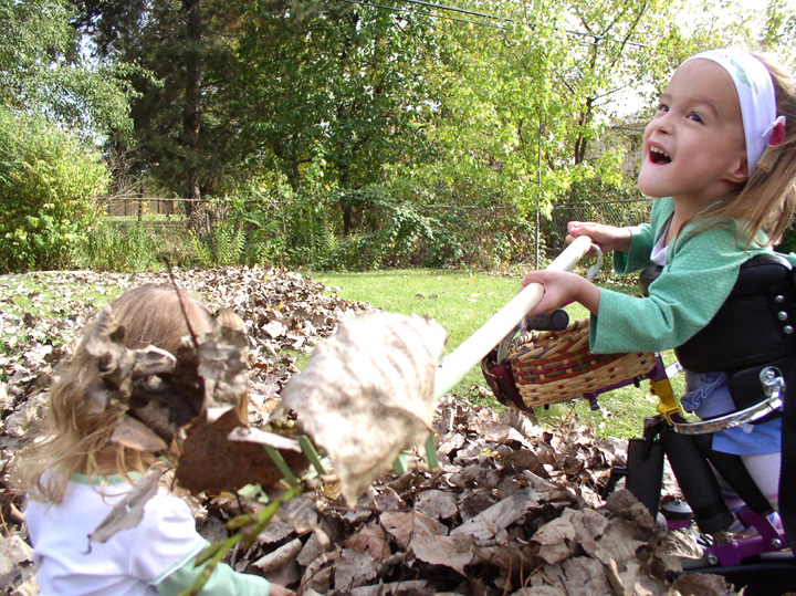 [2007.10.17RakingLeaves.jpg]