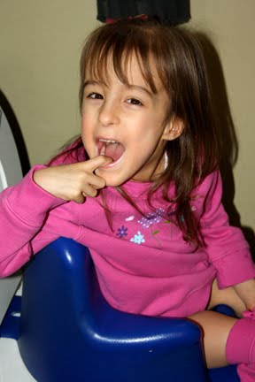 [2010.02.03SillyPottyPics3.jpg]
