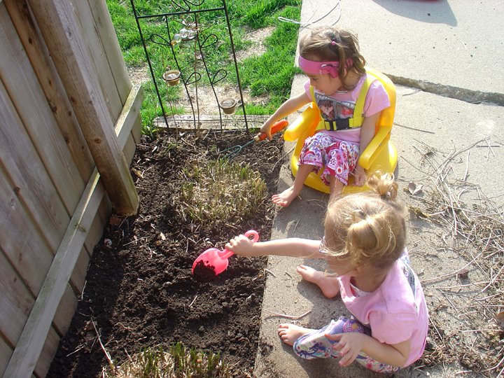 [2008.04.17Gardening.jpg]