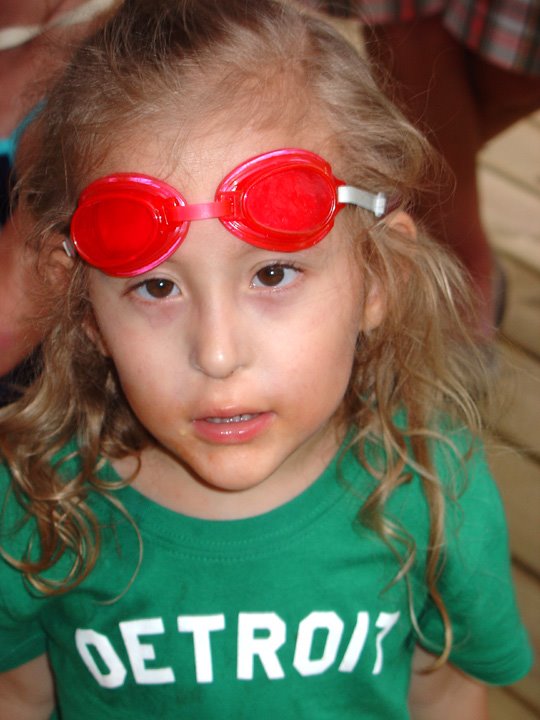 [2008.07.16HollandGoggles.jpg]