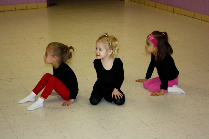 [2009.02.09DanceClass1.jpg]