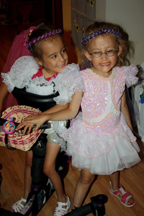 [2009.07.27GirliesDressUpjpg.jpg]